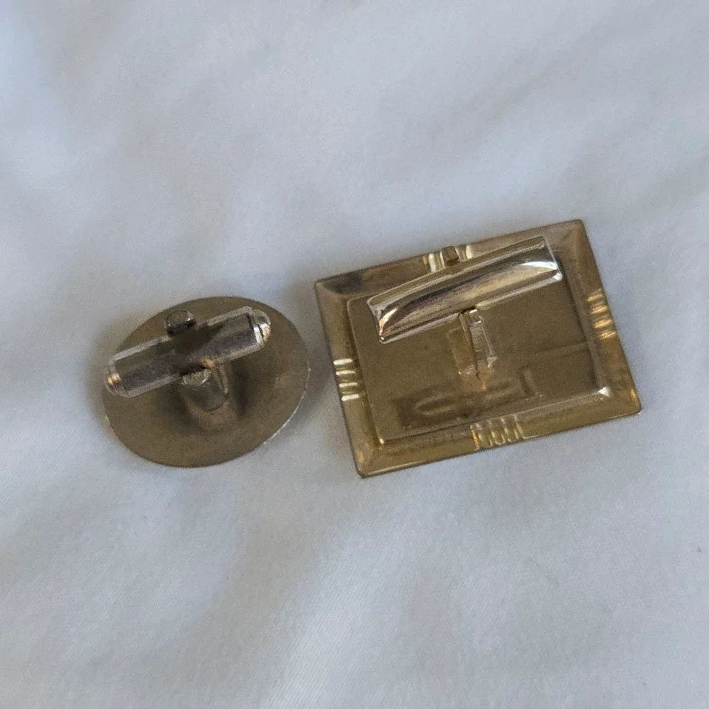 VTG Cottage Deer Mismatched Cufflinks Gold Hand Painted Mens OS Mixed Unbranded
